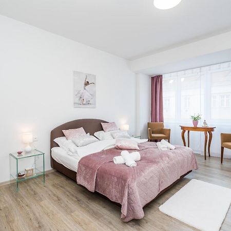 Hradec KrálovéPerla Hradce 302アパートメント エクステリア 写真