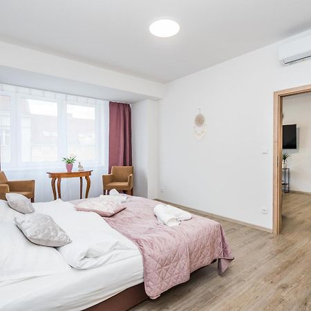 Hradec KrálovéPerla Hradce 302アパートメント エクステリア 写真